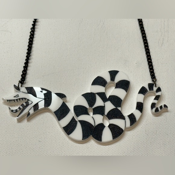 Beetlejuice Sandworm Short Choker Necklace - Picture 5 of 5